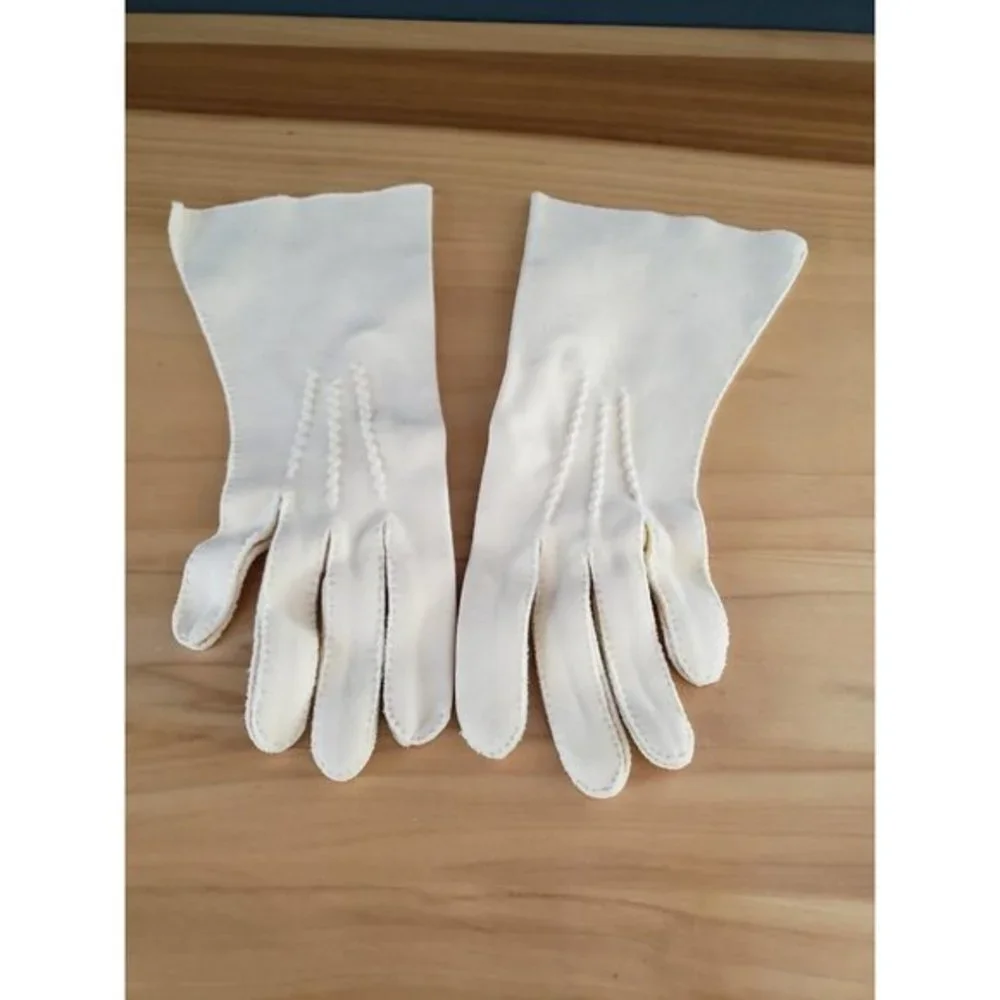 Vintage Cream Colored‎ Gloves